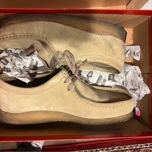 Clarks Desert Boots in Tan Suede